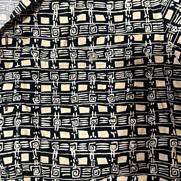 Button down - Picture 3 of 4